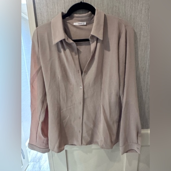 Long sleeve tan button up shirt, size medium - Picture 1 of 8